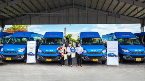 ban-giao-lo-06-xe-minibus-iveco-daily-plus-premium-10-cho-vip-cho-nha-xe-minh-nghia