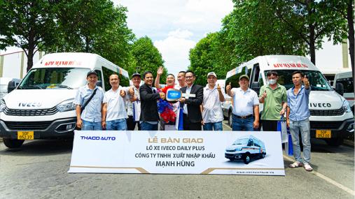 ban-giao-lo-10-xe-minibus-iveco-daily-plus-16-cho-cho-nha-xe-kim-manh-hung